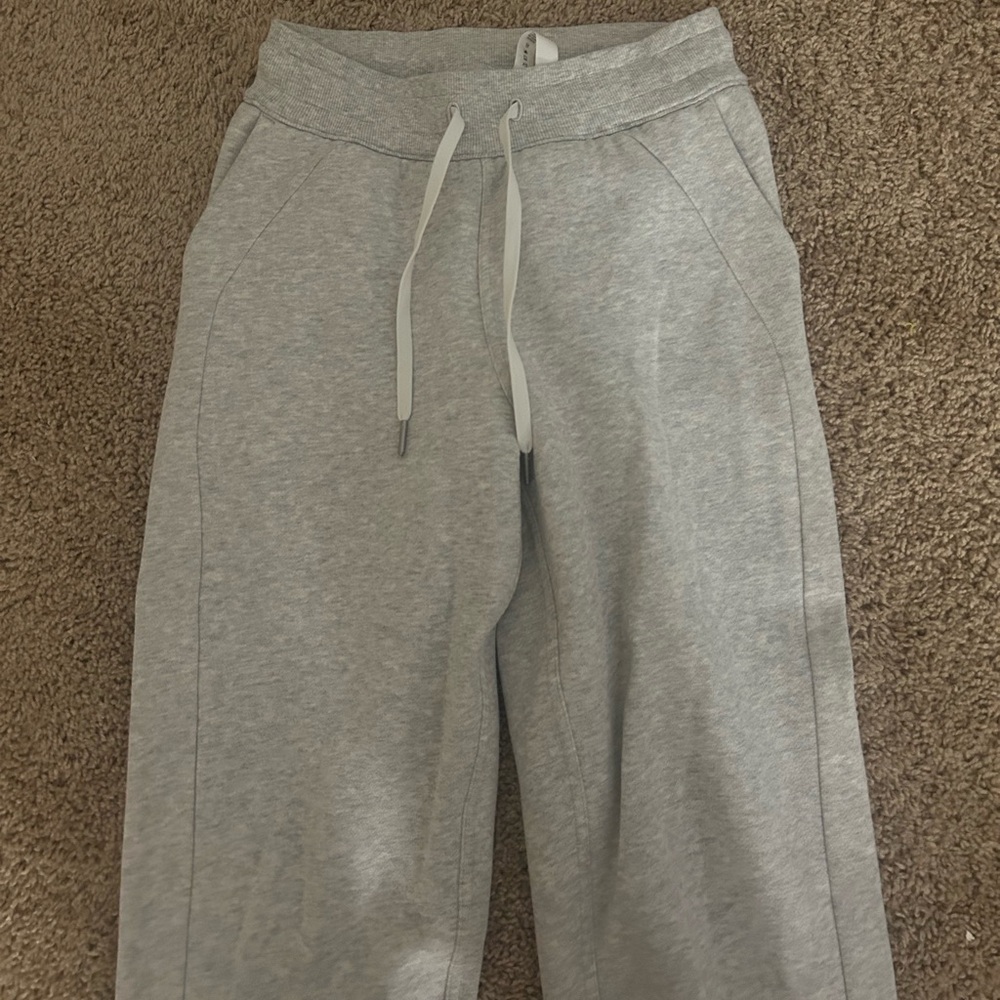 lululemon cropped scuba joggers